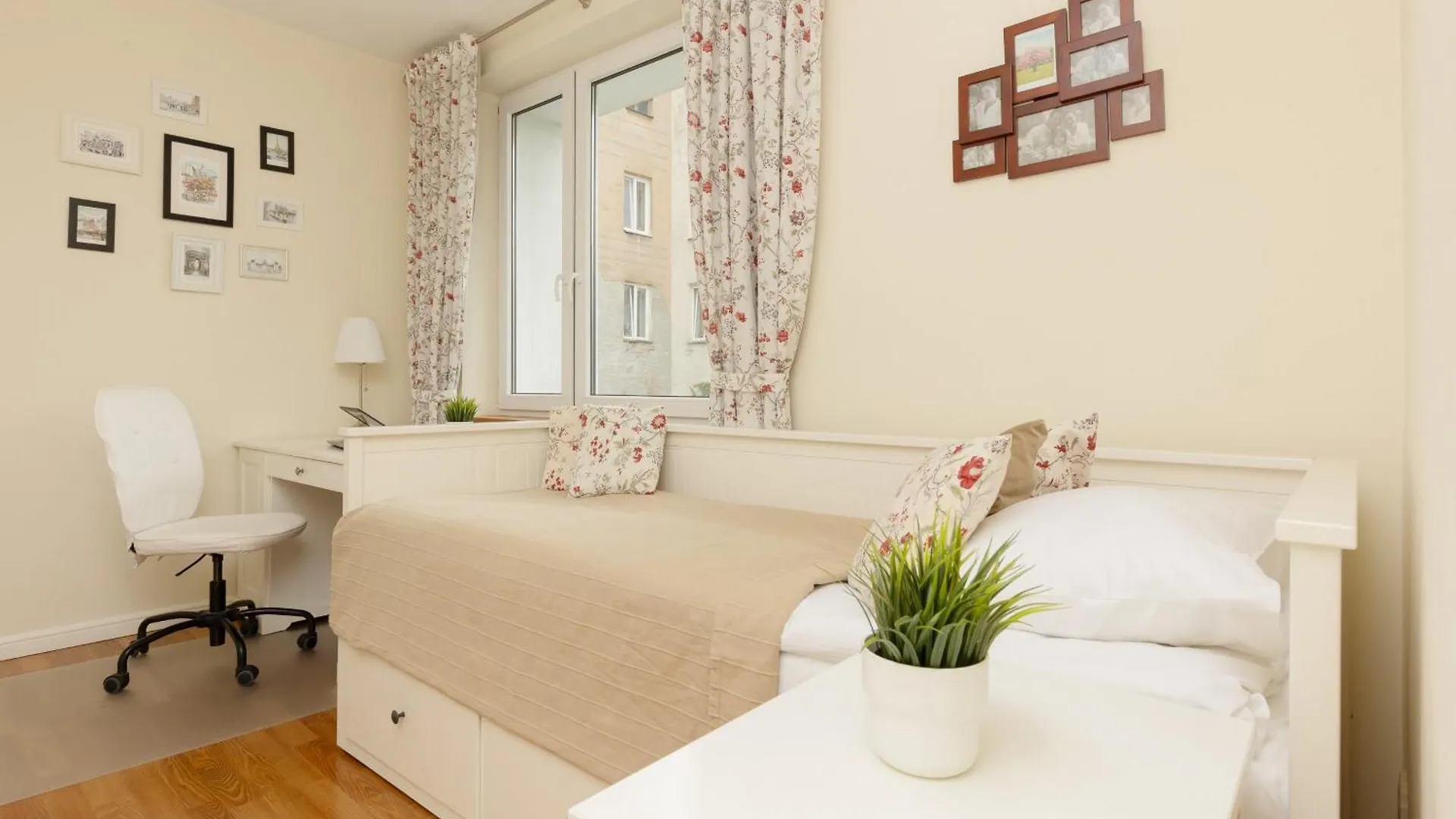 Warsaw City Center Zurawia By Noclegi Renters Apartment